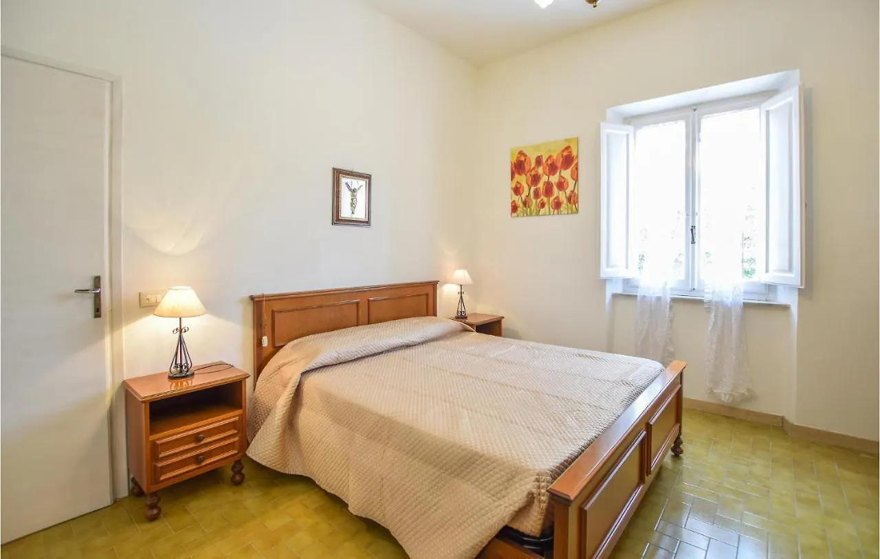 2 Bedroom Nice Home In Capezzano Pianore 0*,