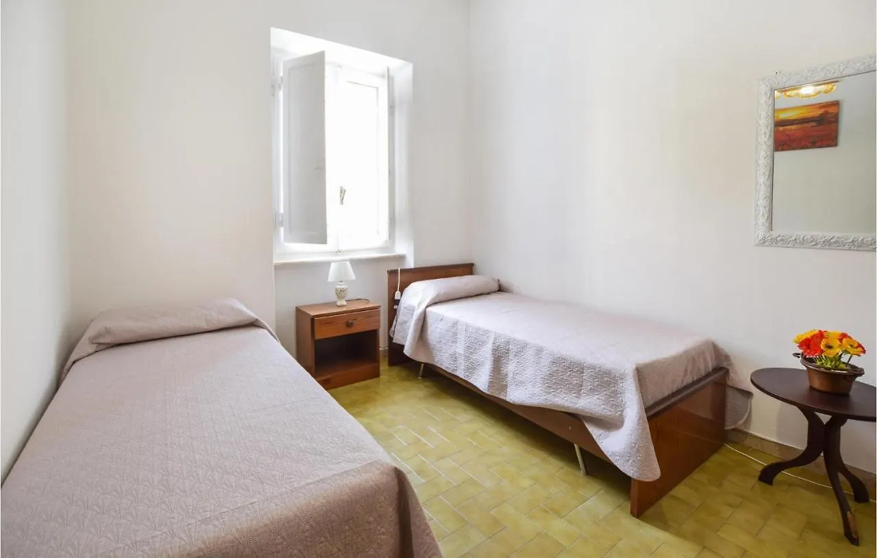 2 Bedroom Nice Home In Capezzano Pianore 이탈리아